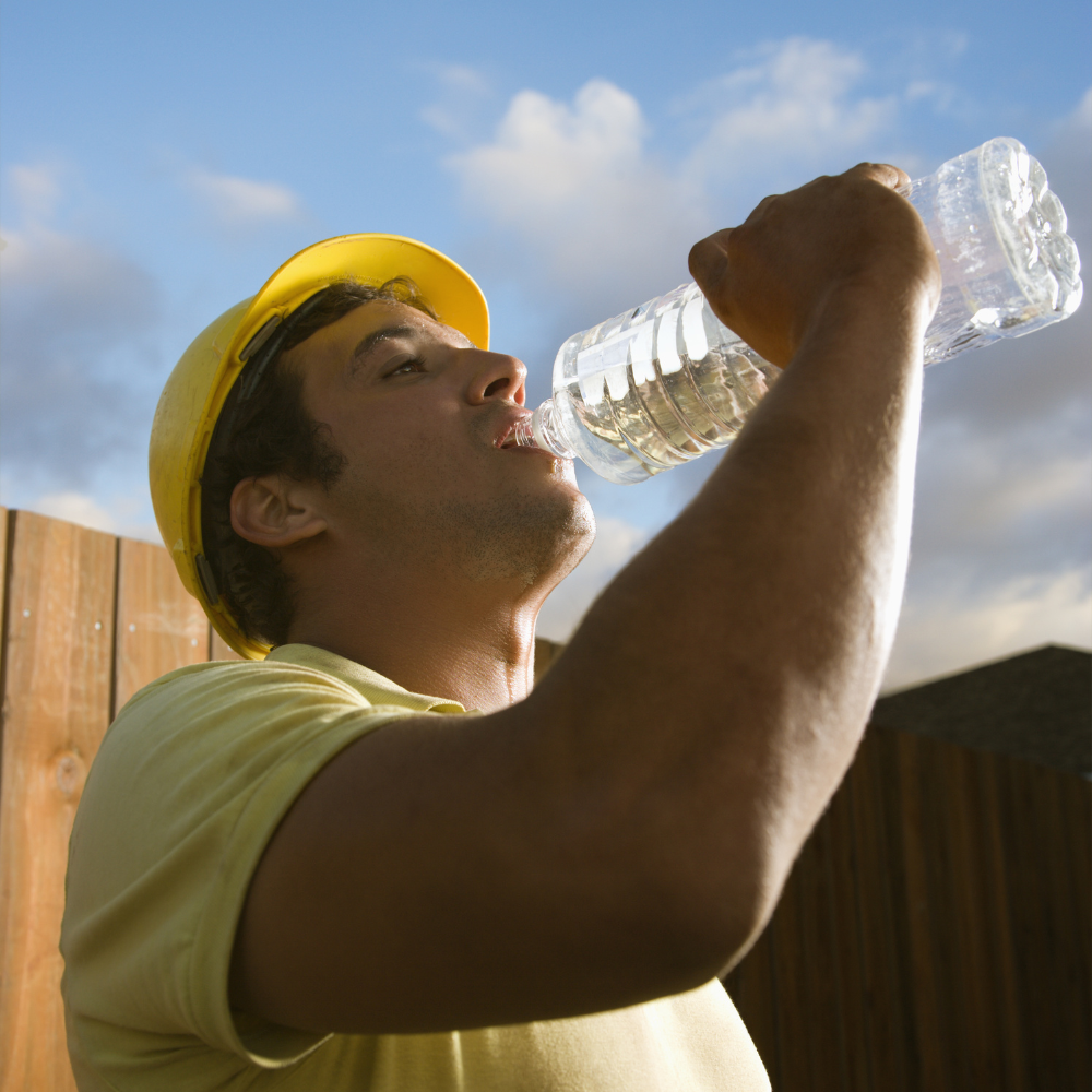 6 tipp hogyan oldd meg a védőfelszerelés melletti hidratáltság kérdését a nagy melegben